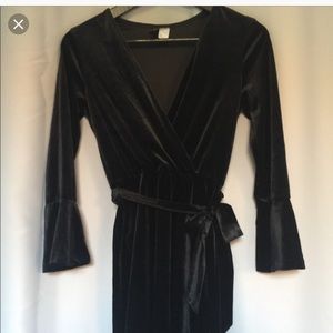 H&M NWOT black velvet dress with bell sleeve